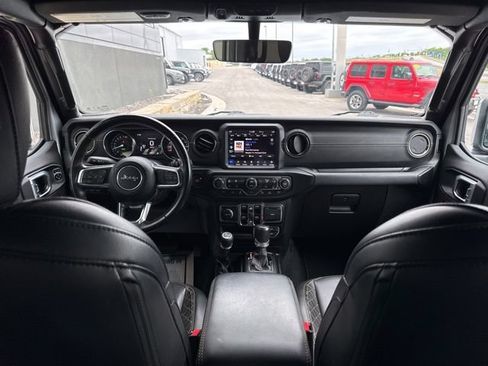 Used 2023 Jeep Wrangler Unlimited Sahara AWD/4WD image 15