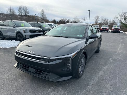 New 2025 Kia K4 LX image 1