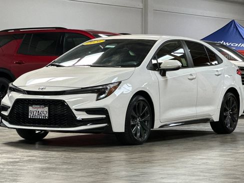 Used 2026 Toyota Corolla SE w/ SE Premium Package FWD image 8