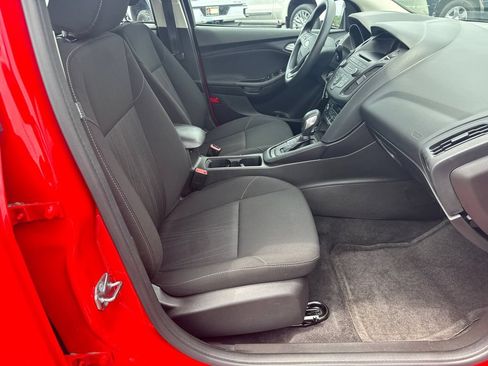 Used 2017 Ford Focus SE FWD image 14