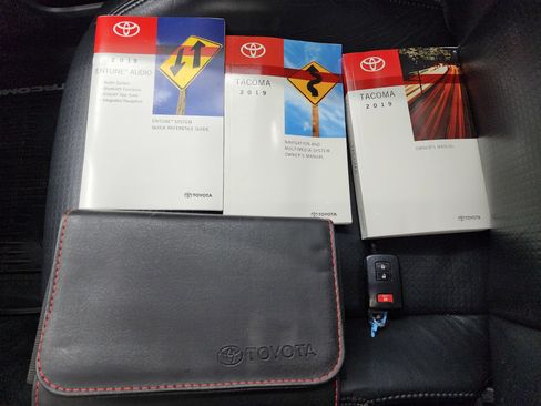 Used 2019 Toyota Tacoma Limited image 48