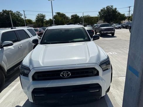 Used 2025 Toyota 4Runner SR5 AWD/4WD image 3