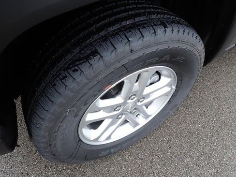 New 2025 Jeep Grand Cherokee Laredo image 11