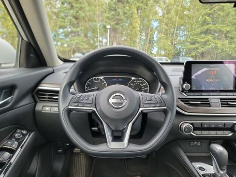 Used 2023 Nissan Altima 2.5 SV image 14