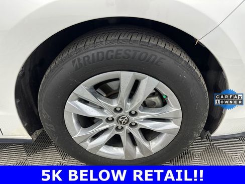 Used 2021 Toyota Sienna Limited image 14