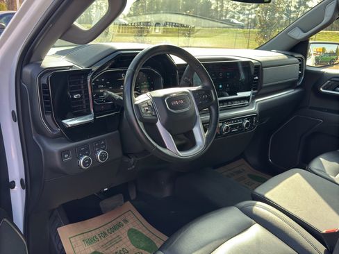 Used 2025 GMC Sierra 1500 SLT image 10