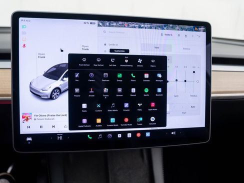 Used 2022 Tesla Model Y Long Range image 23