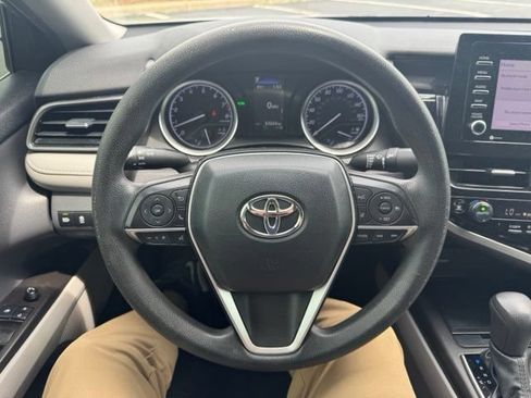 Used 2022 Toyota Camry LE w/ Convenience Package FWD image 19
