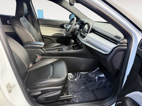 Used 2023 Jeep Compass Limited image 19