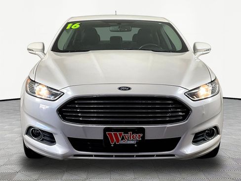 Used 2016 Ford Fusion SE w/ Equipment Group 202A FWD image 2