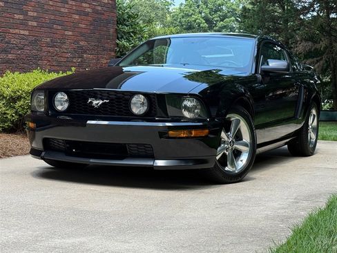 Used 2007 Ford Mustang GT RWD image 6