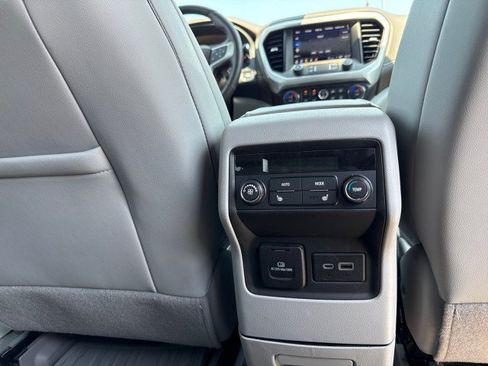 Used 2023 GMC Acadia SLT w/ Technology Package FWD image 14
