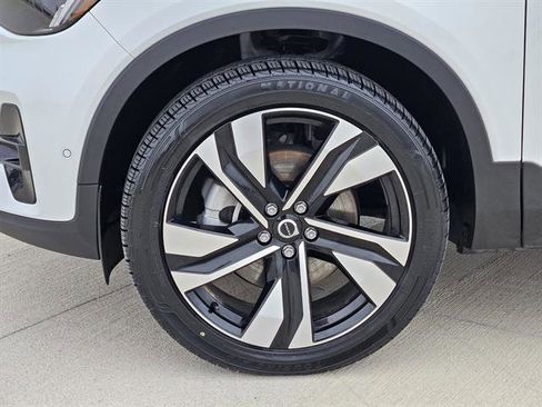 Used 2024 Volvo XC40 B5 Plus w/ Climate Package image 7
