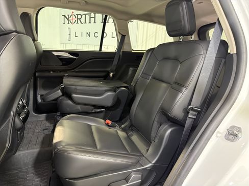 Used 2023 Lincoln Aviator 2WD w/ Premium Package image 10
