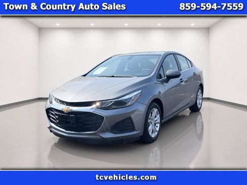 Used 2019 Chevrolet Cruze LT FWD image 1