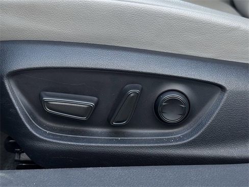 Used 2023 Toyota Camry SE image 25