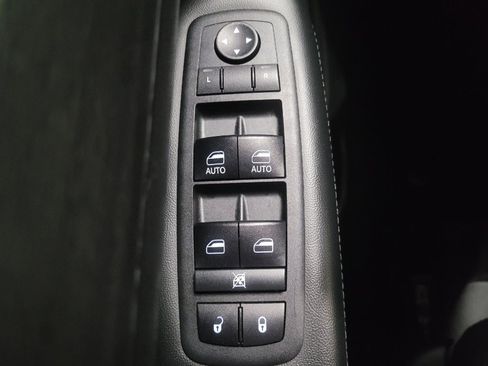 Used 2018 Jeep Grand Cherokee Laredo RWD image 27