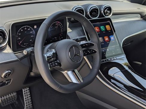 Used 2025 Mercedes-Benz GLC 350e 4MATIC image 25