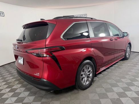 Used 2021 Toyota Sienna LE w/ LE Plus Package FWD image 6