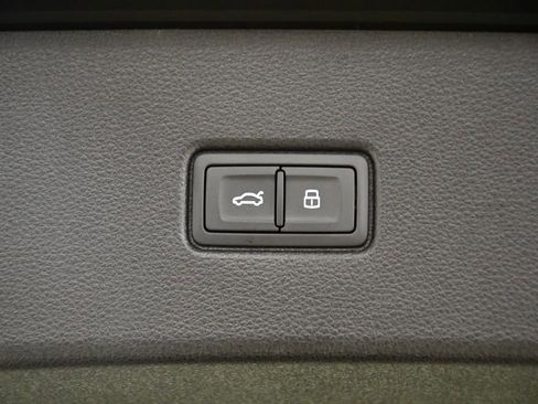 Certified 2025 Audi Q5 2.0T Premium image 51