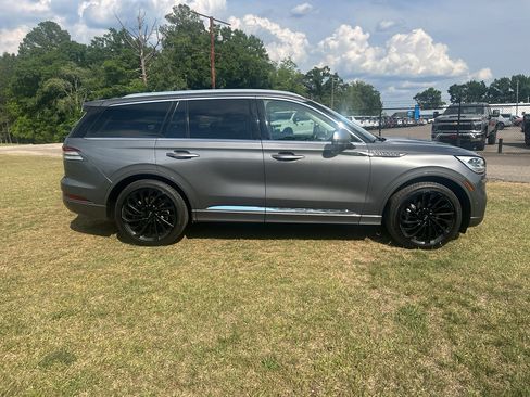 Used 2021 Lincoln Aviator Reserve w/ Equipment Group 208A AWD/4WD image 9