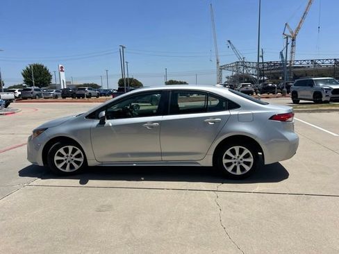 Used 2025 Toyota Corolla LE FWD image 6
