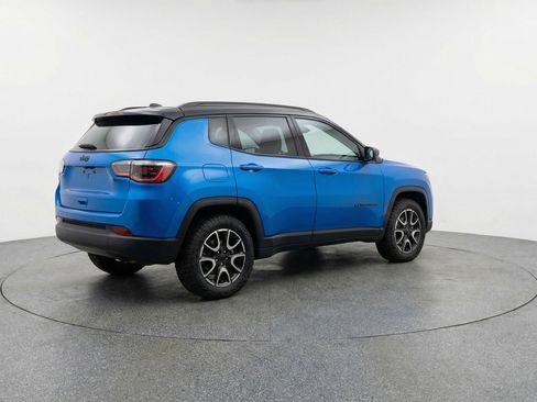 Used 2025 Jeep Compass Trailhawk AWD/4WD image 9