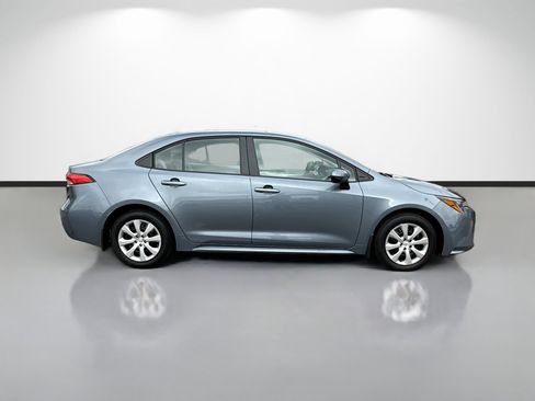 Used 2025 Toyota Corolla LE image 2