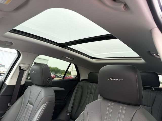 Used 2024 Buick Envision Avenir AWD/4WD image 26