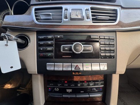 Used 2014 Mercedes-Benz E 350 4MATIC Sedan image 31