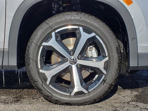 New 2026 Volkswagen Tiguan SE image 12