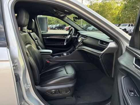Used 2024 Jeep Grand Cherokee L Limited w/ Black Appearance Package AWD/4WD image 9
