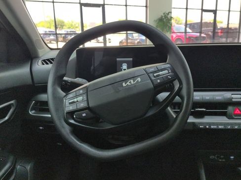 Used 2025 Kia K4 FWD image 19
