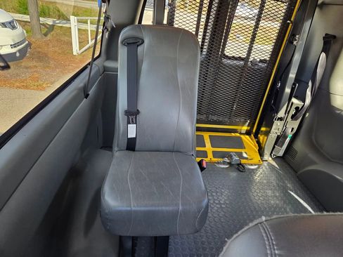 Used 2011 Chevrolet Express 3500 LS image 10