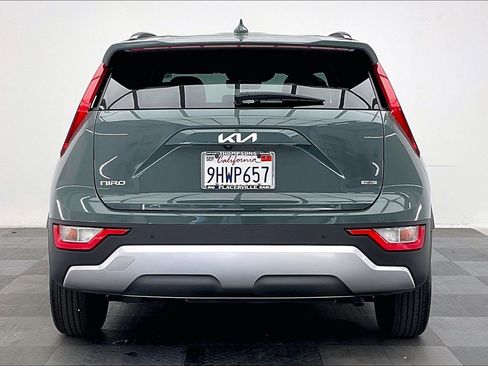 Used 2023 Kia Niro EX image 3