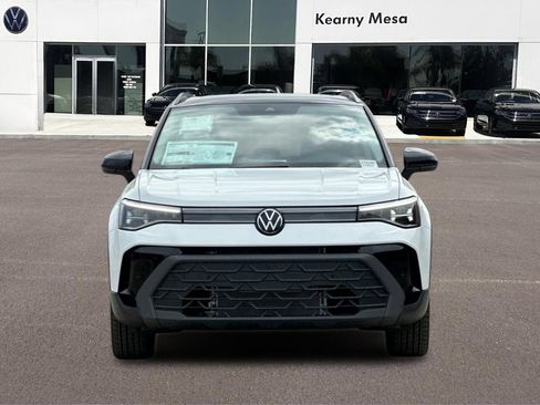 New 2026 Volkswagen Taos SE FWD image 9