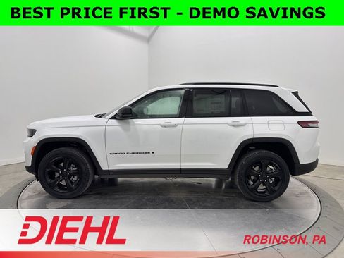 New 2025 Jeep Grand Cherokee Limited w/ Black Appearance Package image 4