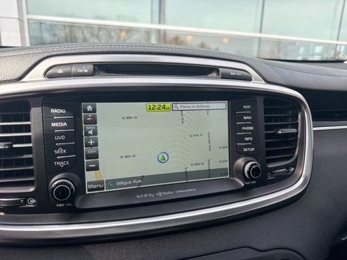 Used 2018 Kia Sorento SX image 11