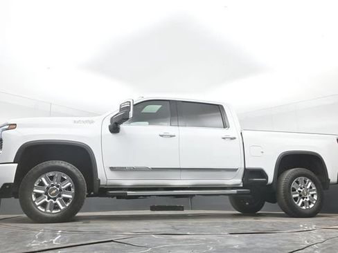 Used 2024 Chevrolet Silverado 2500 High Country w/ High Country Premium Package AWD/4WD image 46
