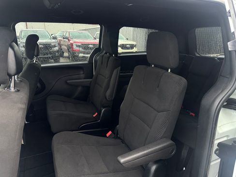 Used 2017 Dodge Grand Caravan SE image 20