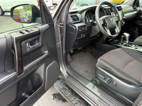 Used 2022 Toyota 4Runner TRD Off-Road AWD/4WD image 20