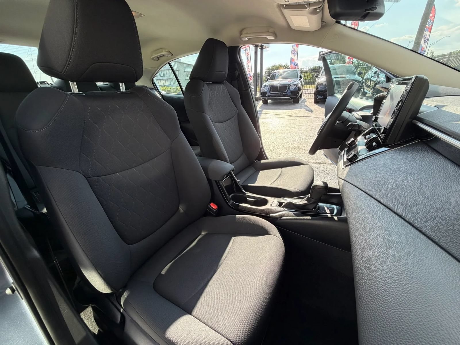 Used 2022 Toyota Corolla LE FWD image 39