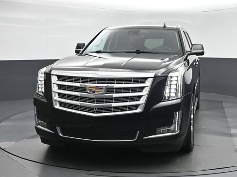 Used 2020 Cadillac Escalade Luxury w/ LPO, Radiant Package AWD/4WD image 2
