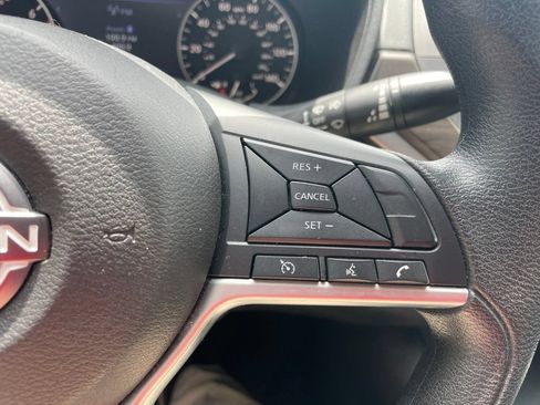 Used 2024 Nissan Altima 2.5 SV FWD image 15
