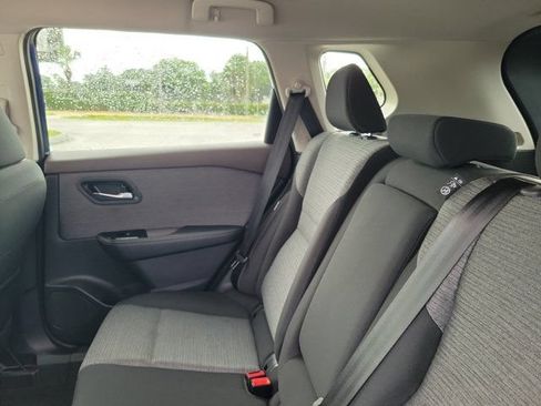 Certified 2023 Nissan Rogue SV FWD image 12