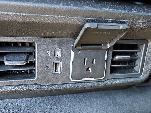 Used 2024 Chevrolet Silverado 1500 LT image 11