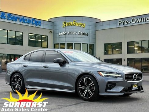 Used 2019 Volvo S60 T5 R-Design FWD image 1