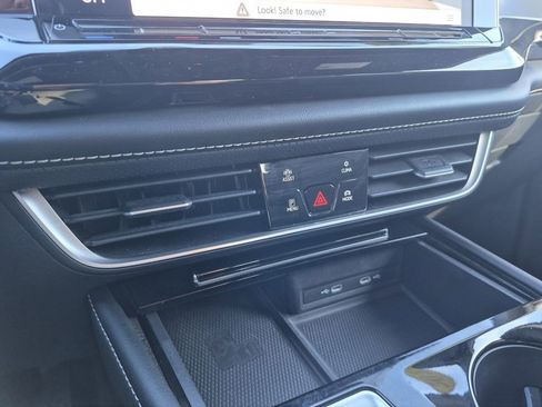 Used 2024 Volkswagen Atlas Cross Sport SE image 22