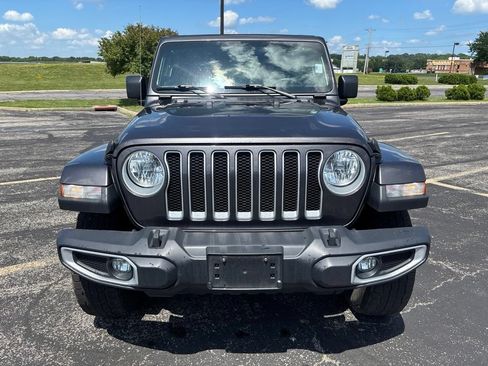 Used 2019 Jeep Wrangler Unlimited Sahara w/ Uconnect 4C Nav & Sound Group AWD/4WD image 2
