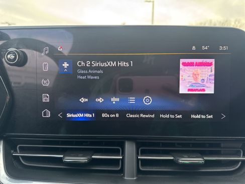 Used 2025 Chevrolet Trax ACTIV w/ Sunroof Package image 16